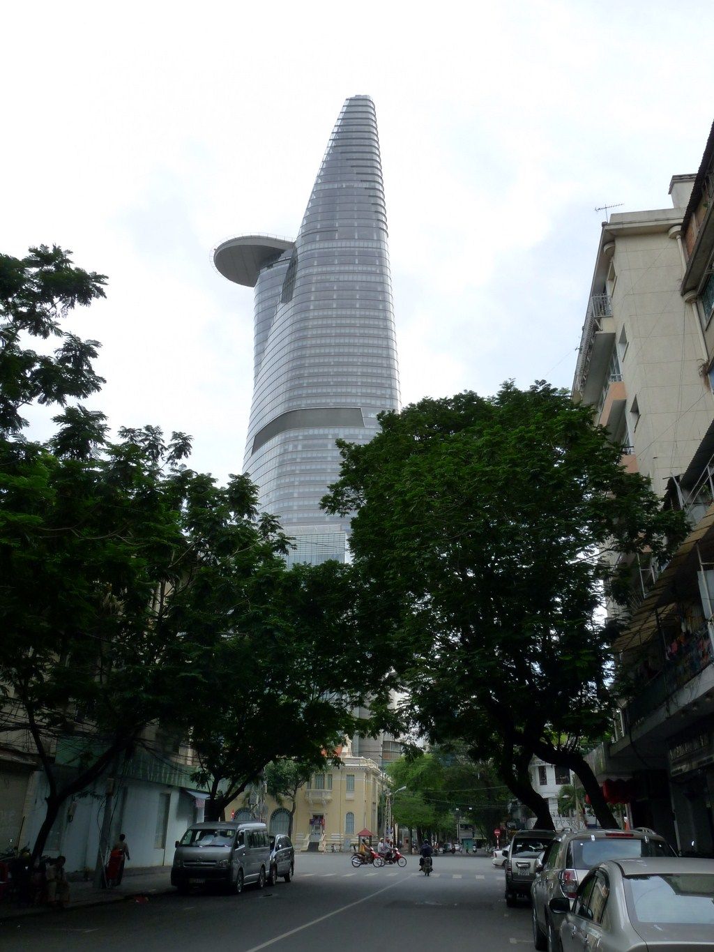 http://a21.idata.over-blog.com/2/01/48/43/Saigon-CBD/P1040262--1024x768-.JPG